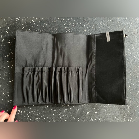 ANASTASIA BEVERLY HILLS | ROLL OUT MAKEUP CASE - Picture 3 of 7